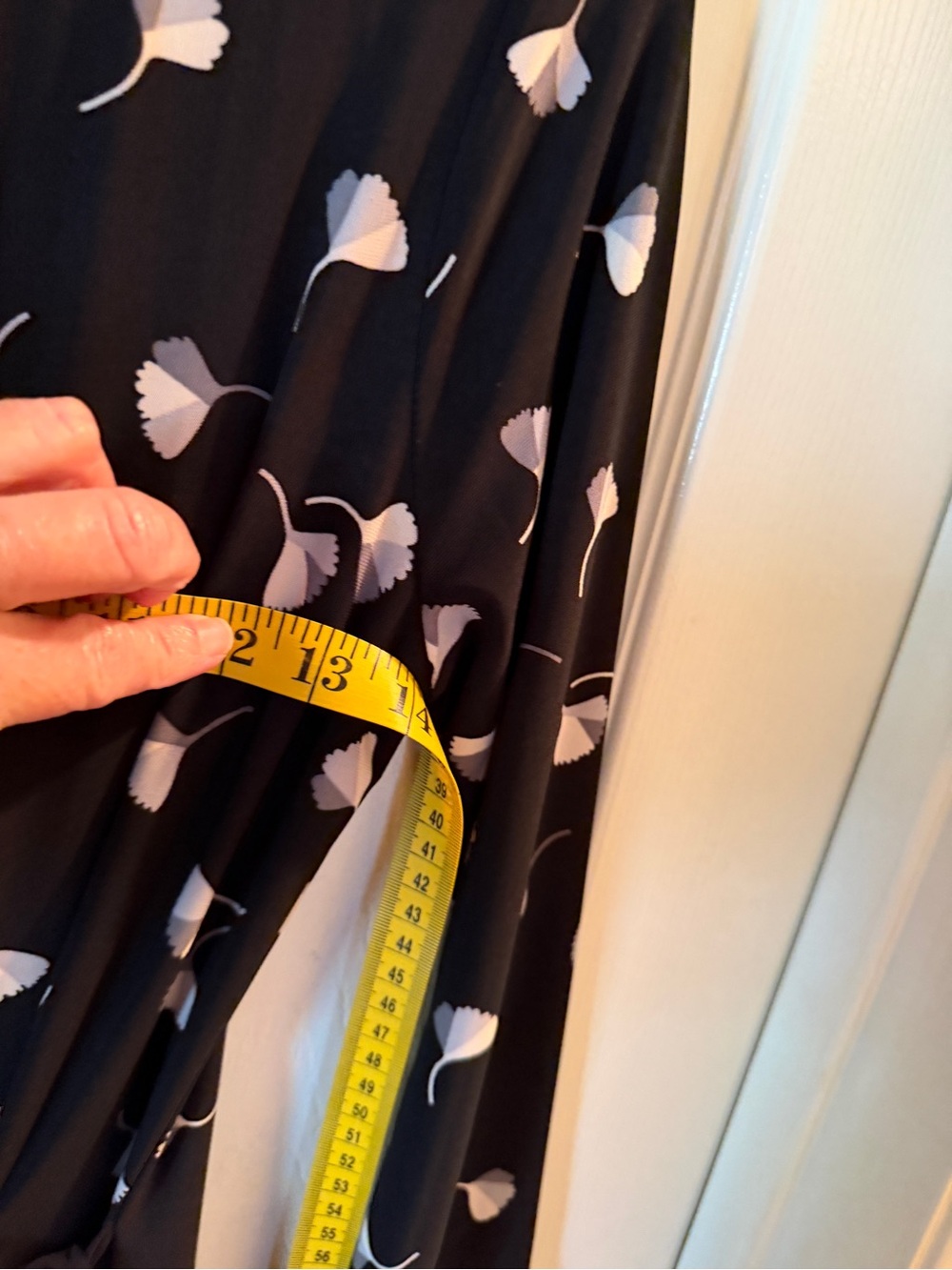 Anne Klein Black Wrap Midi Dress with Ginko Leaf Print- so cute and comfy too! - Picture 9 of 9